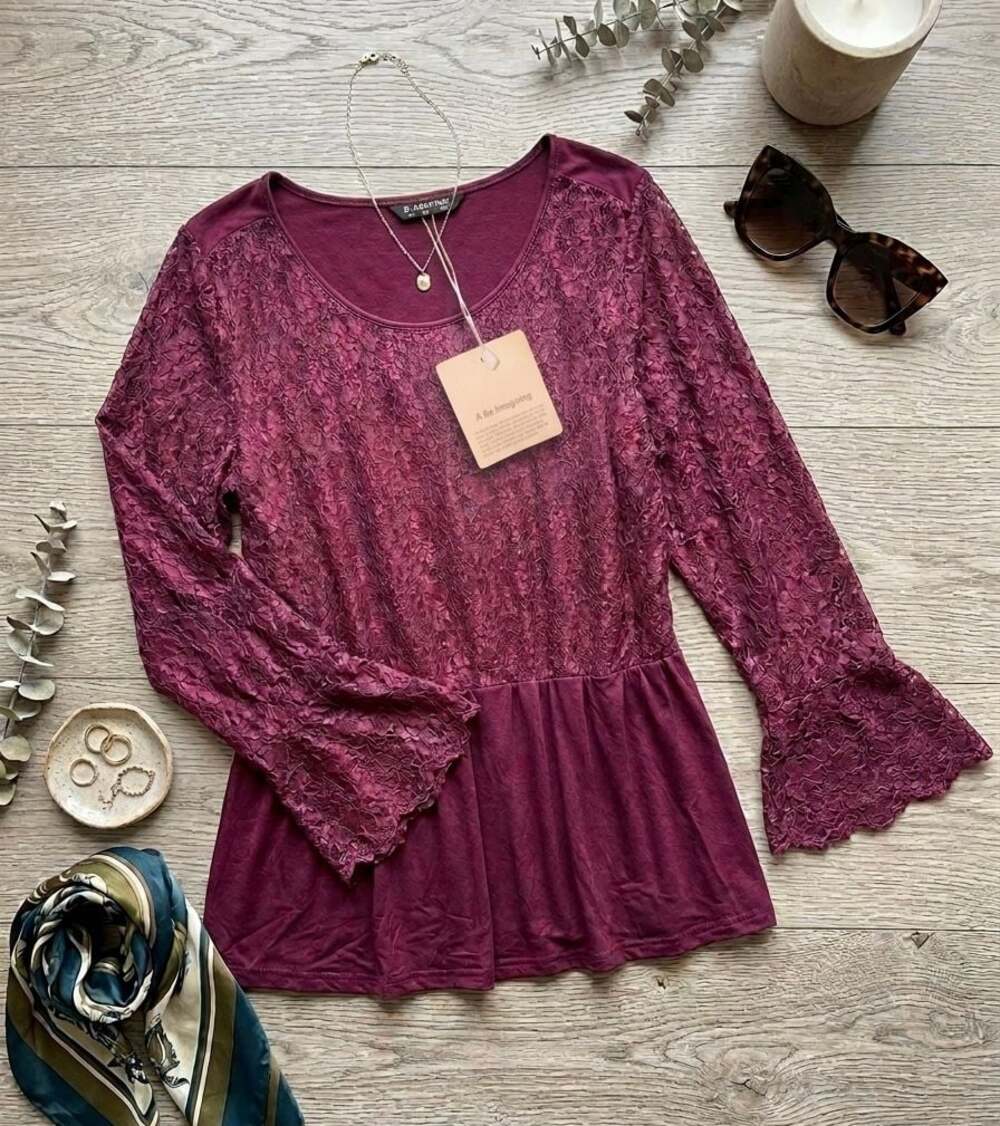 BloomChic Plus Size 6x 30 Floral Lace Peplum Long Sleeve stretchy blouse top